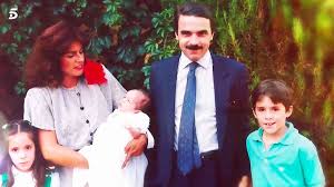 Resumen de la Biografía de José María Aznar: Vida y Obra Política Padres y Nacimiento