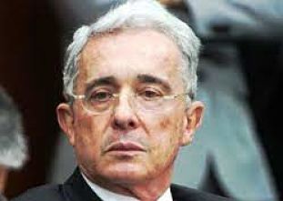 Biografía de Álvaro Uribe: Vida y Obra Política